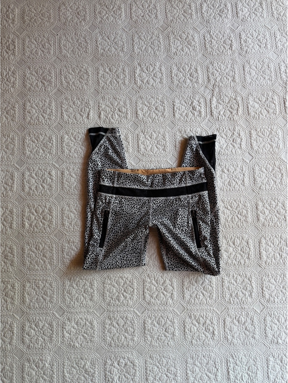 Y2K Lululemon Women's Size 6 Black and White Patterned Athletic Leggings
